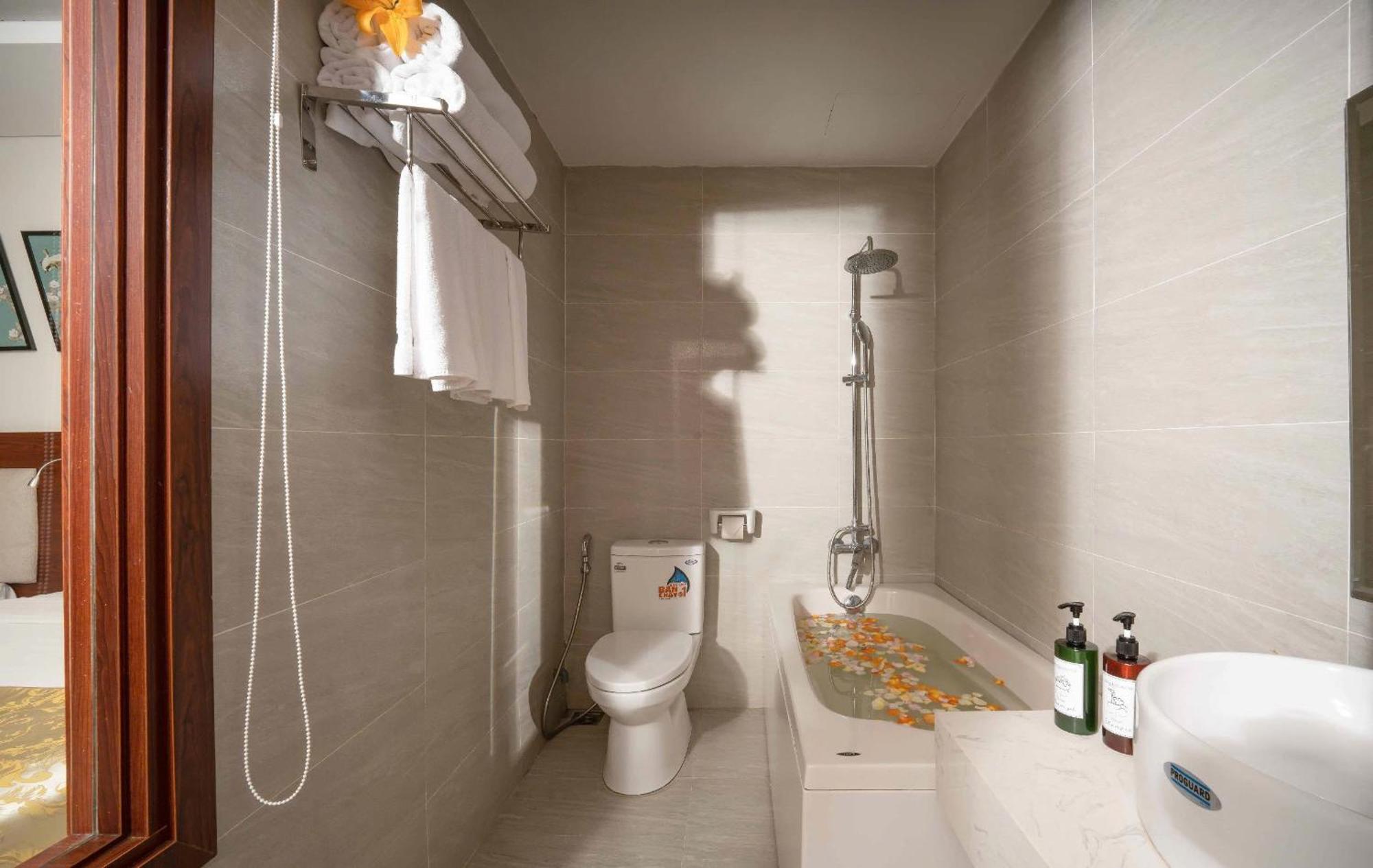Dao Ngoc Hotel 4*